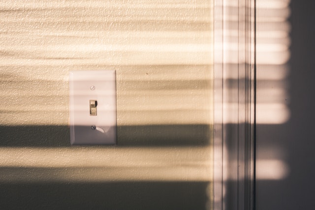 troubleshoot and fix light switch